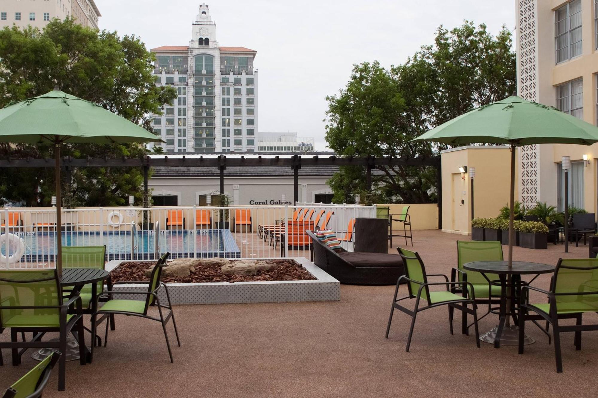 Courtyard Miami Coral Gables Hotel Ngoại thất bức ảnh