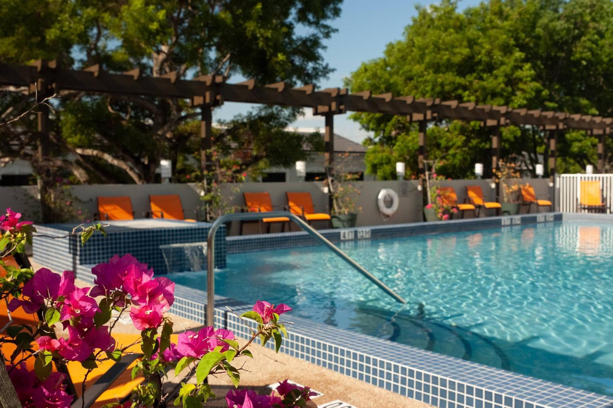 Courtyard Miami Coral Gables Hotel Ngoại thất bức ảnh