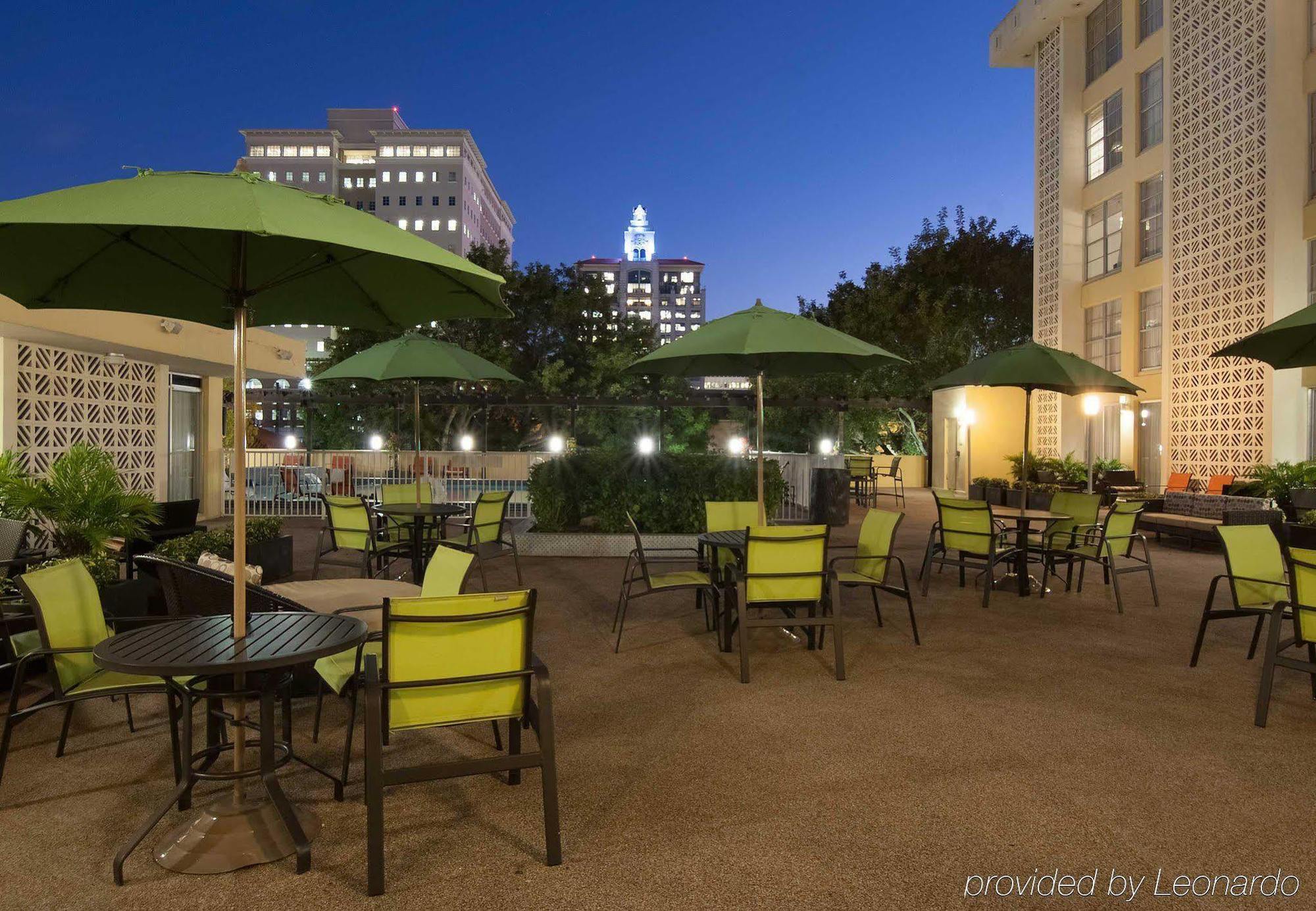 Courtyard Miami Coral Gables Hotel Ngoại thất bức ảnh